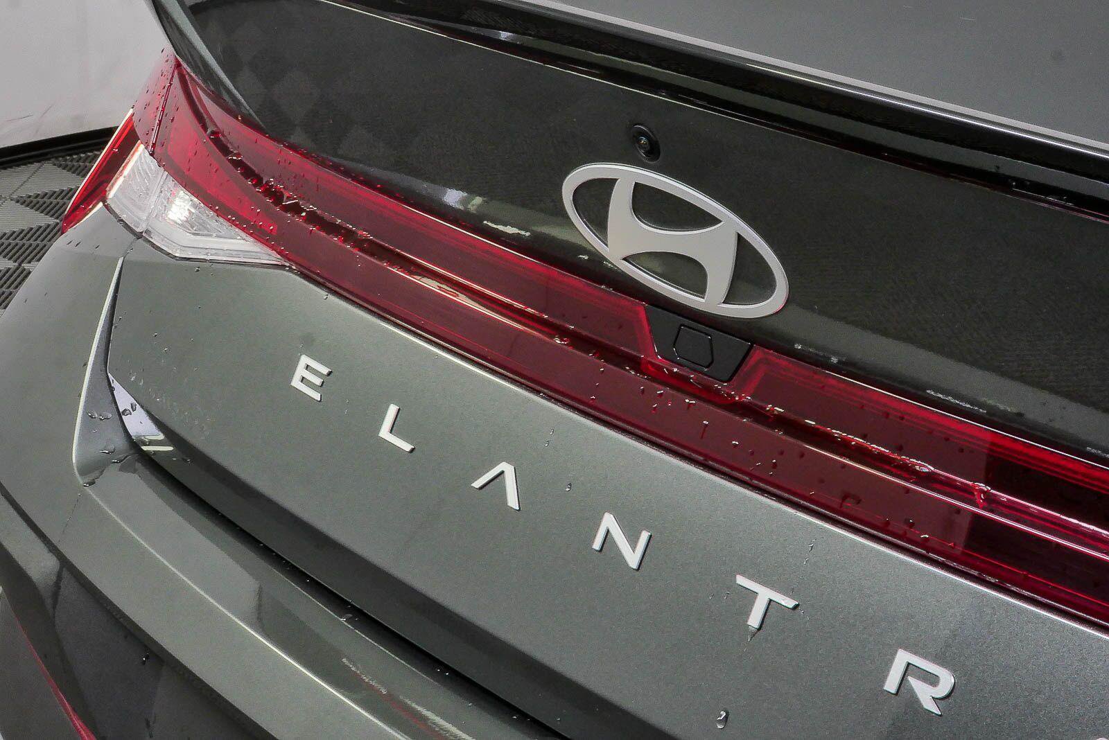 Certified 2025 Hyundai Elantra Sport FWD image 33