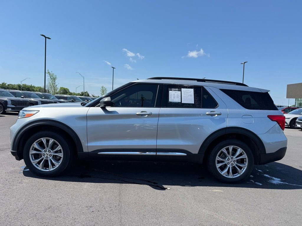 Used 2020 Ford Explorer XLT w/ Equipment Group 202A AWD/4WD image 8