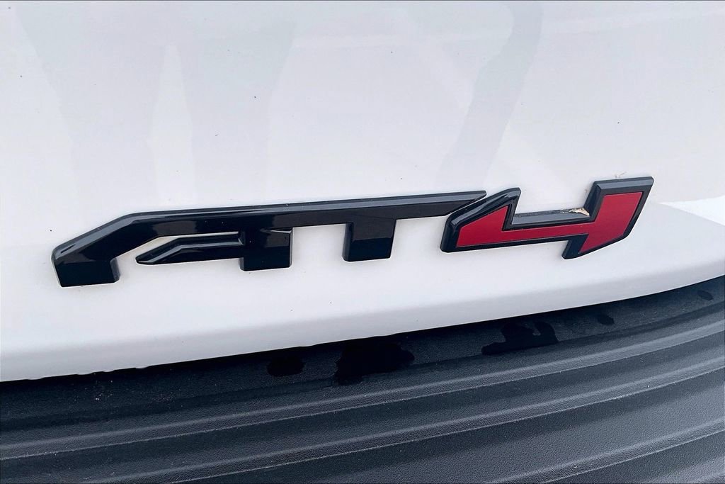 Used 2023 GMC Yukon AT4 w/ Technology Package AWD/4WD image 33