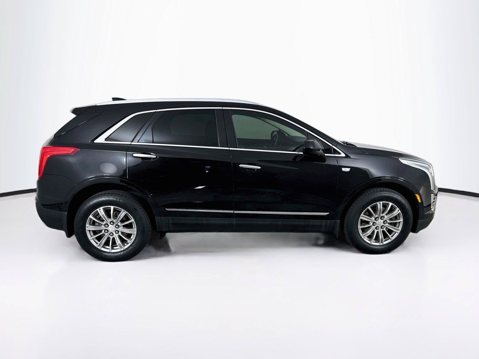 Used 2017 Cadillac XT5 Luxury w/ Driver Awareness Package FWD image 5