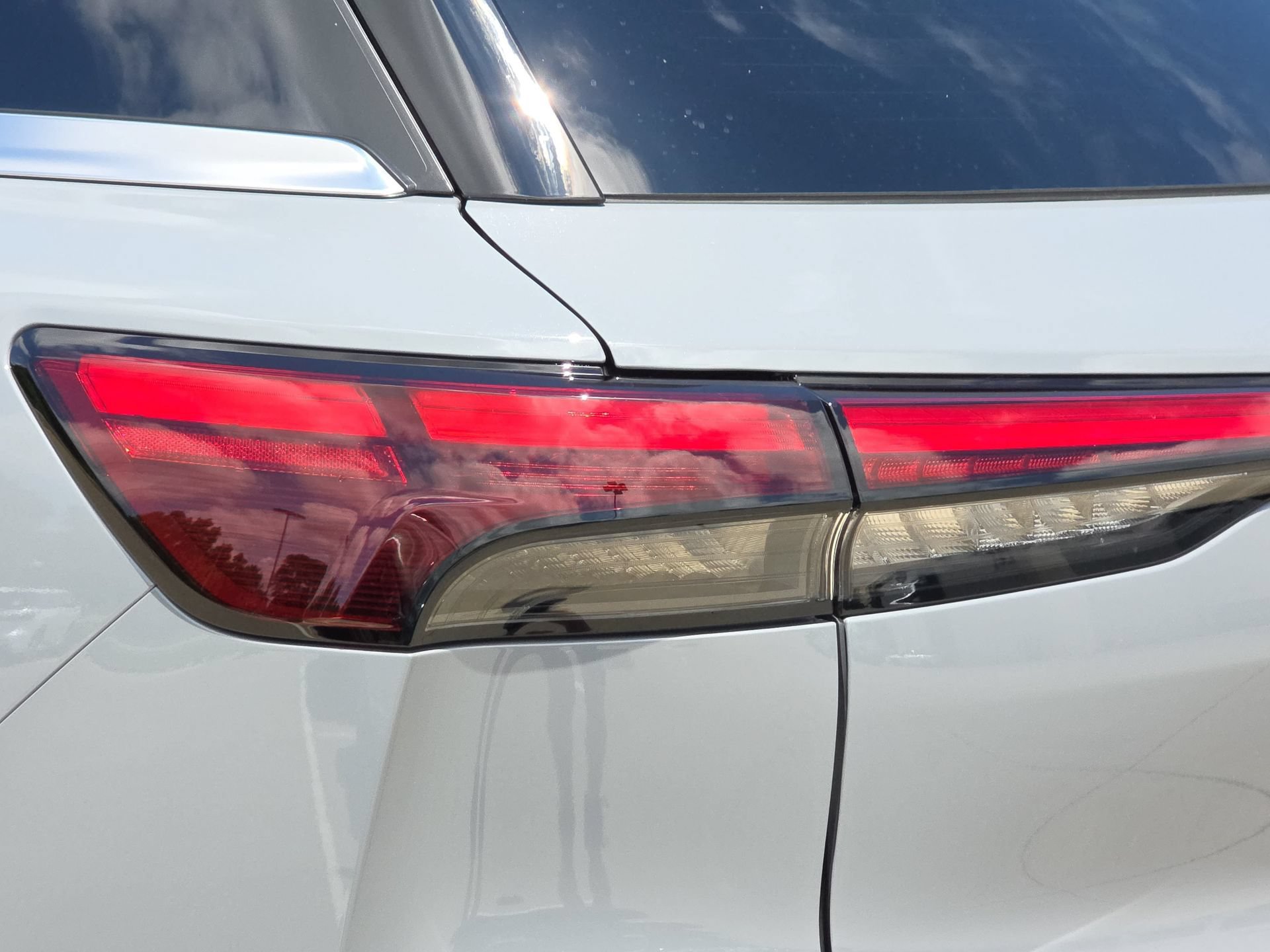 New 2027 INFINITI QX60 Luxe w/ Cargo Package FWD image 33