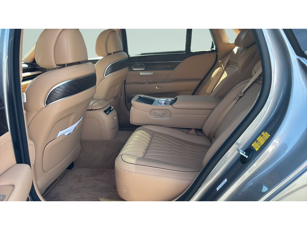 Used 2025 Genesis G90 3.5T AWD/4WD image 18