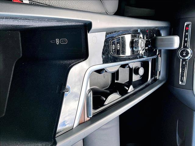 Used 2024 Volvo XC60 B5 Plus w/ Protection Package Premier image 26