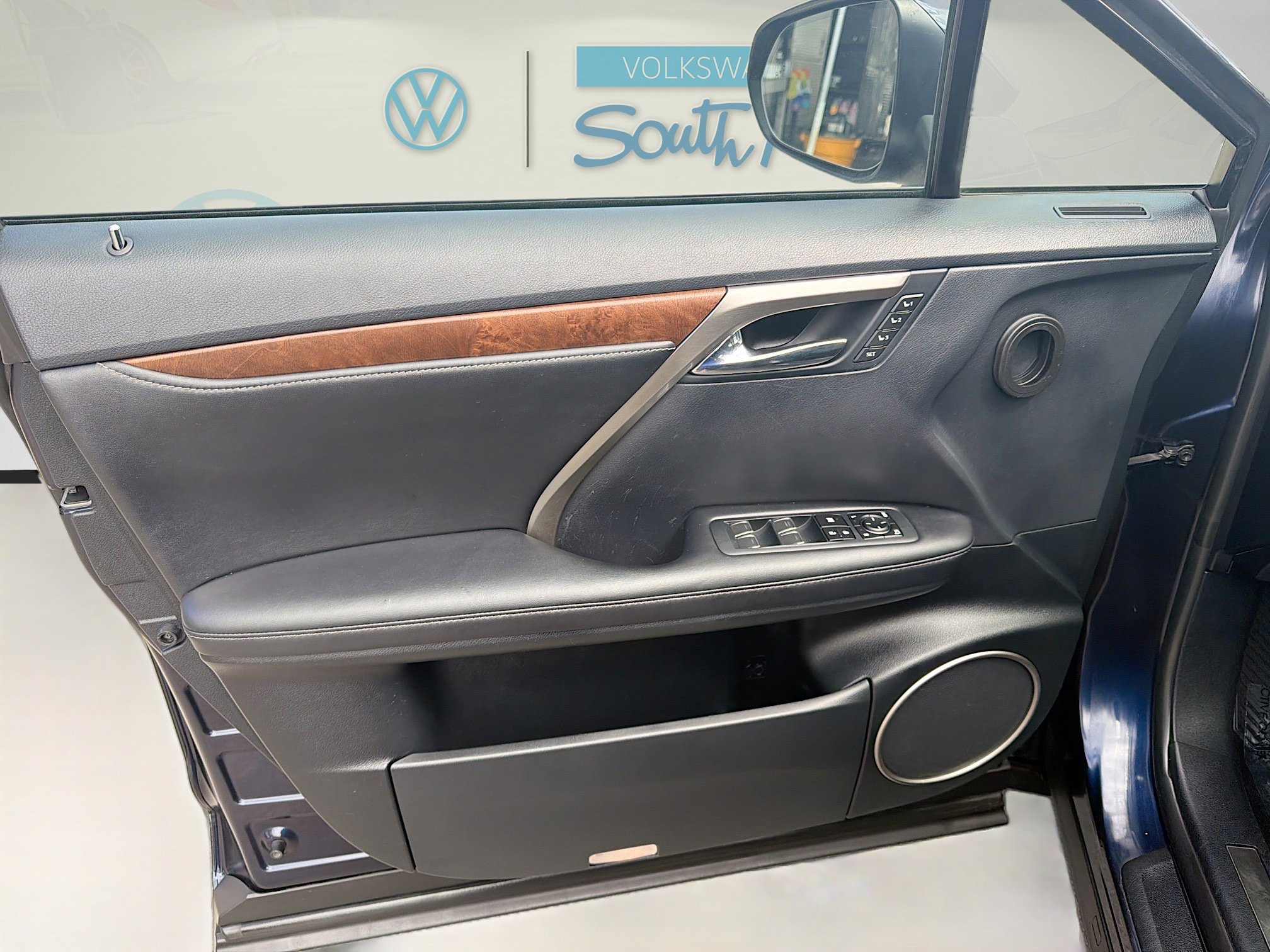 Used 2022 Lexus RX 350L Premium w/ Premium Package image 20