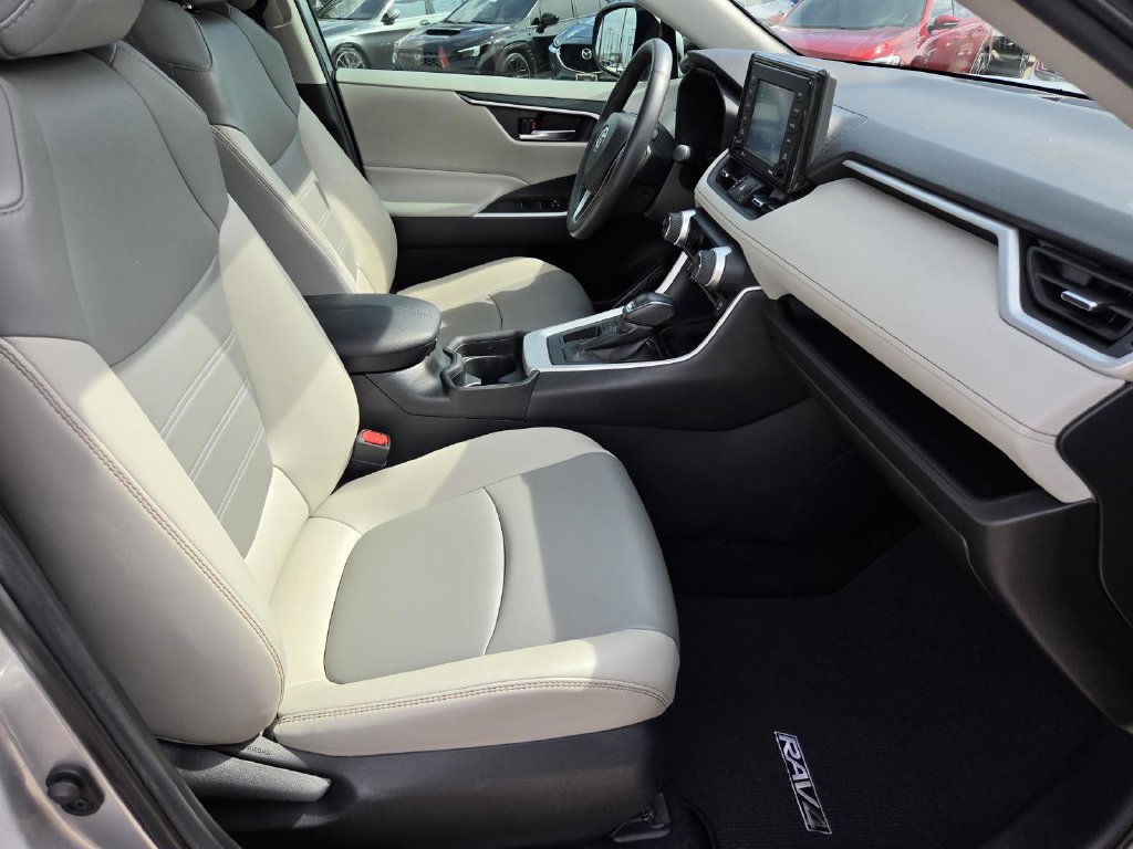 Used 2021 Toyota RAV4 XLE Premium FWD image 10