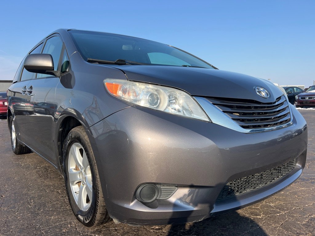 Used 2017 Toyota Sienna LE