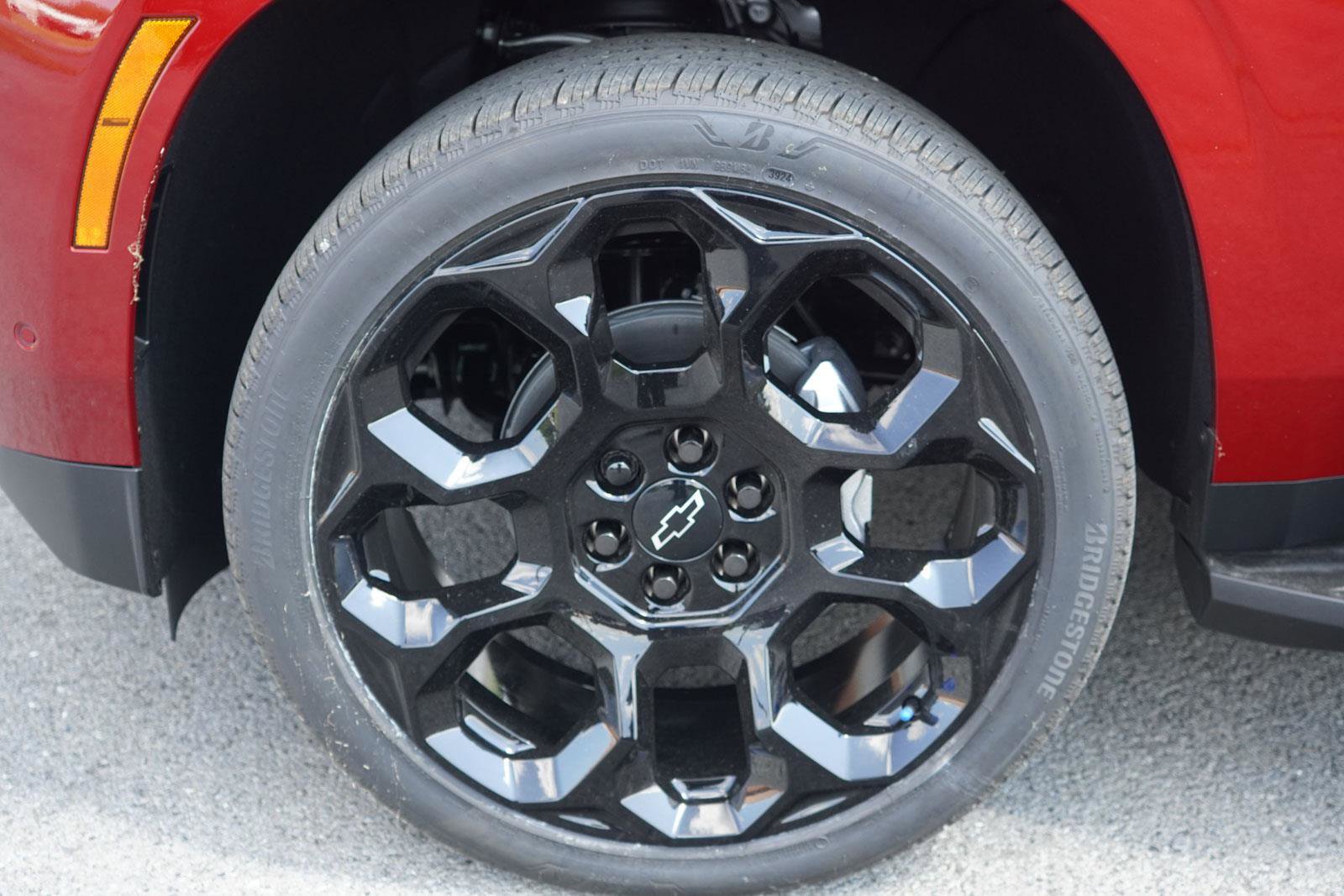 New 2025 Chevrolet Suburban Premier image 9