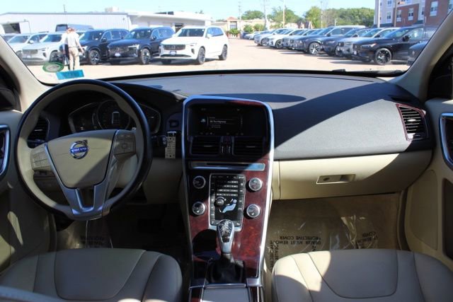 Used 2015 Volvo XC60 T6 w/ Proximity Package AWD/4WD image 18