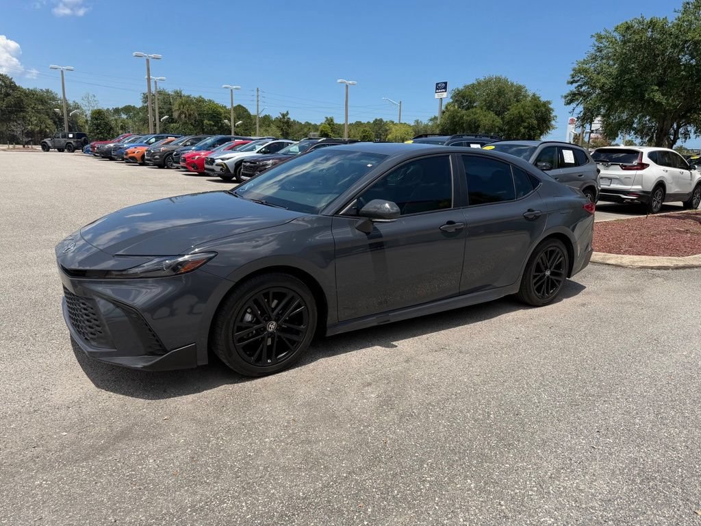 Used 2025 Toyota Camry SE FWD image 11