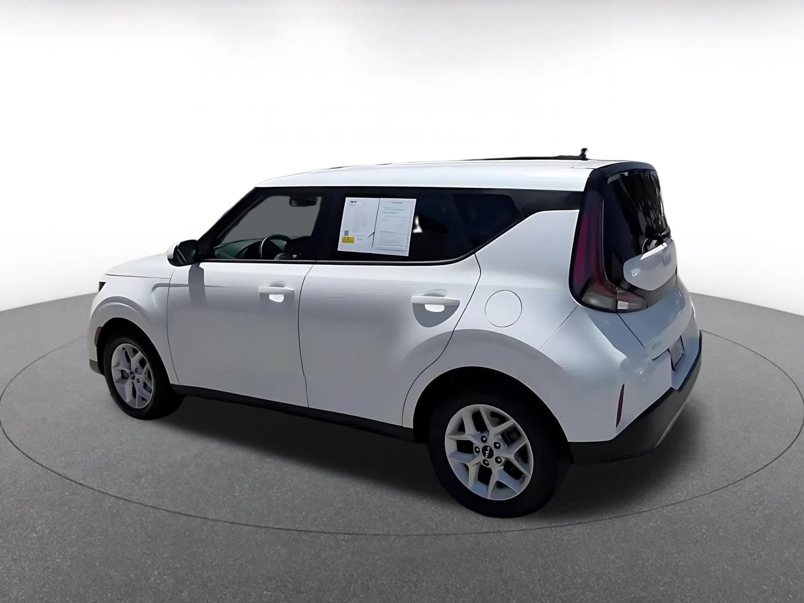 Used 2025 Kia Soul LX w/ LX Technology Package FWD image 10