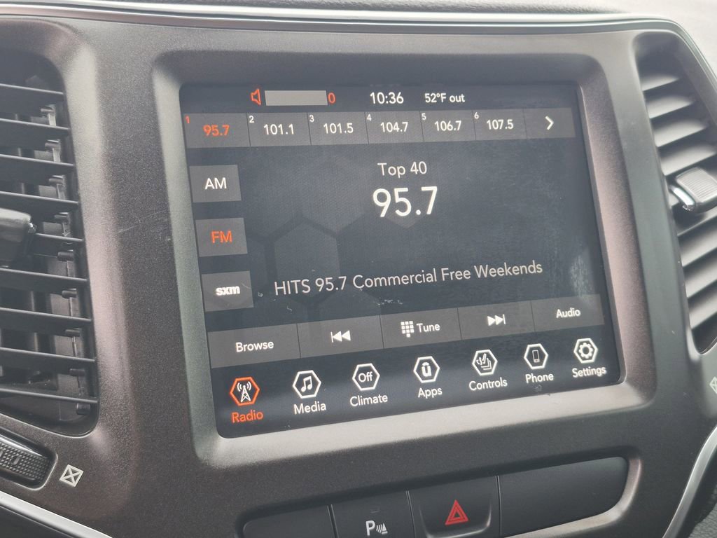 Used 2019 Jeep Cherokee Trailhawk w/ Cold Weather Group image 21