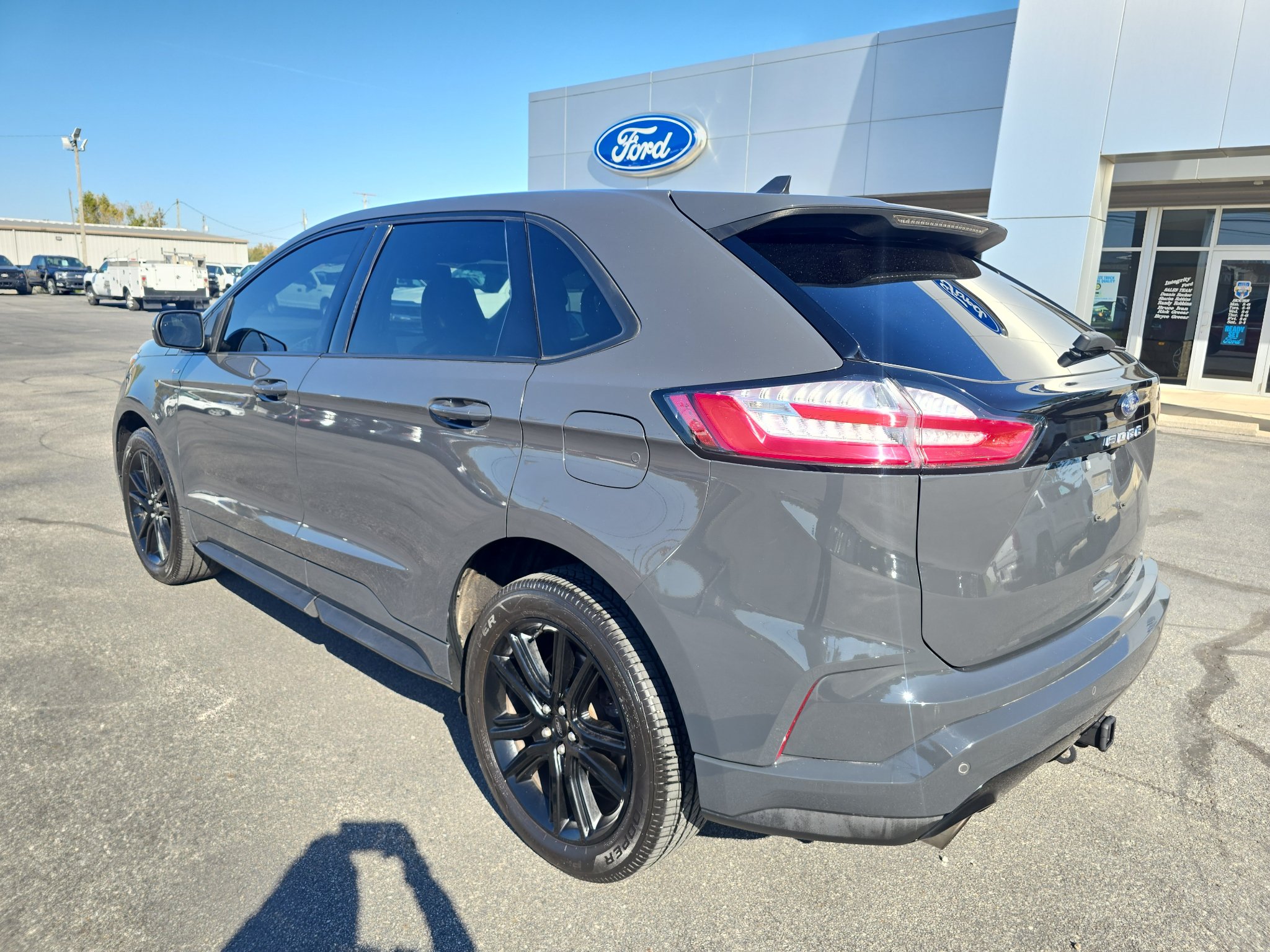 Used 2021 Ford Edge ST-Line w/ Class II Trailer Tow Package AWD/4WD image 8