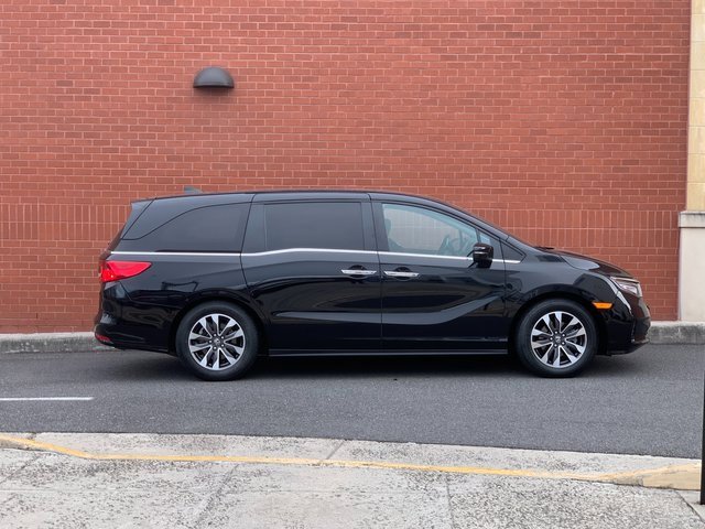 Used 2023 Honda Odyssey EX-L image 2