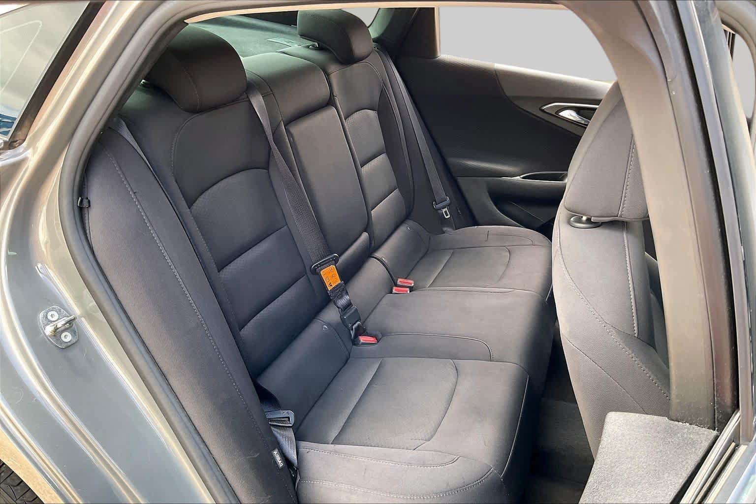 Used 2017 Chevrolet Malibu LT FWD image 19