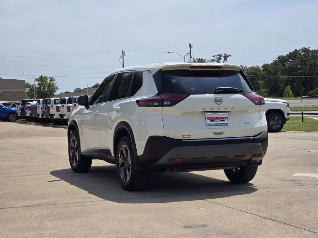 Used 2023 Nissan Rogue SV FWD image 4