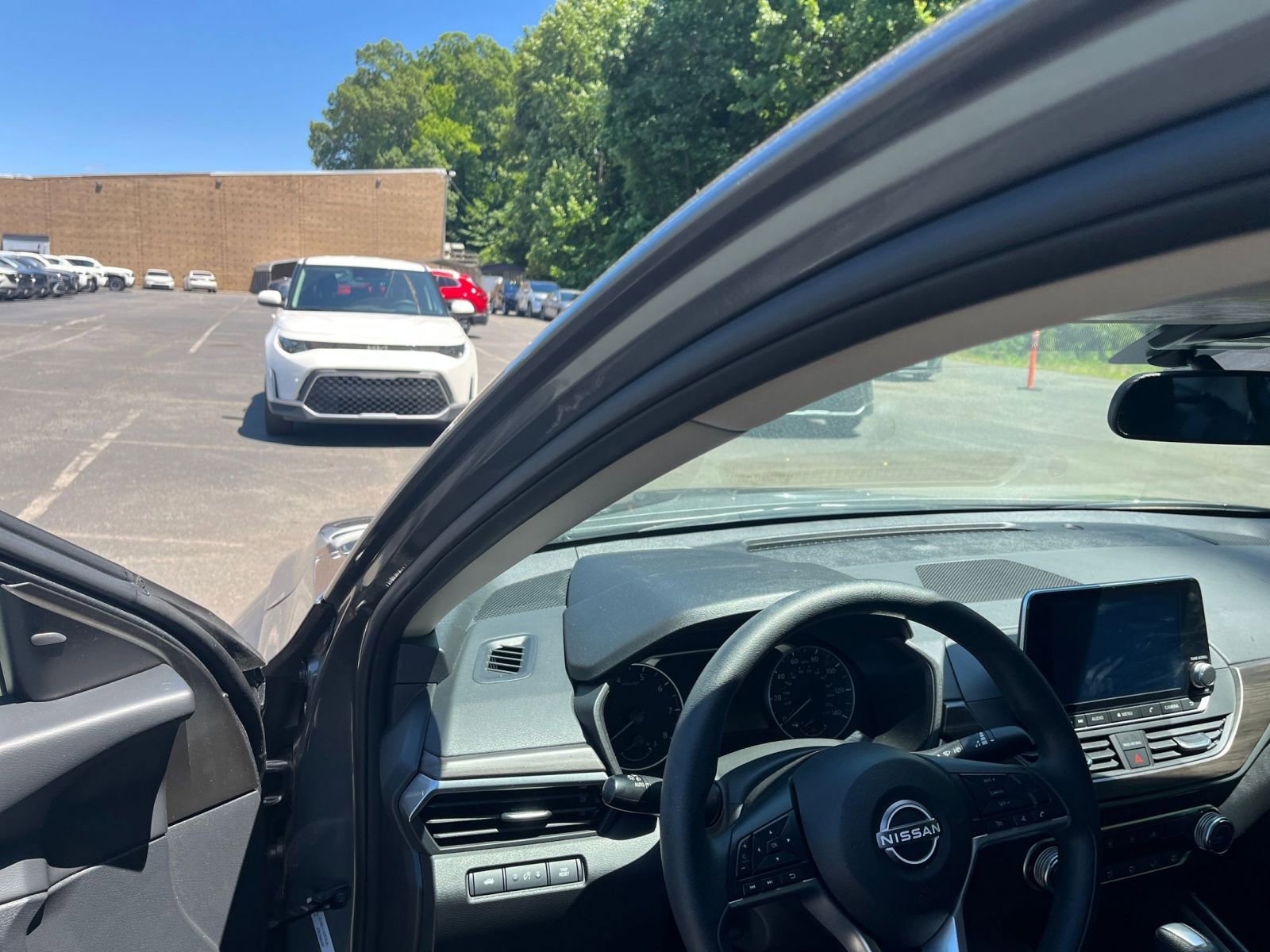 Used 2025 Nissan Altima 2.5 SV FWD image 34