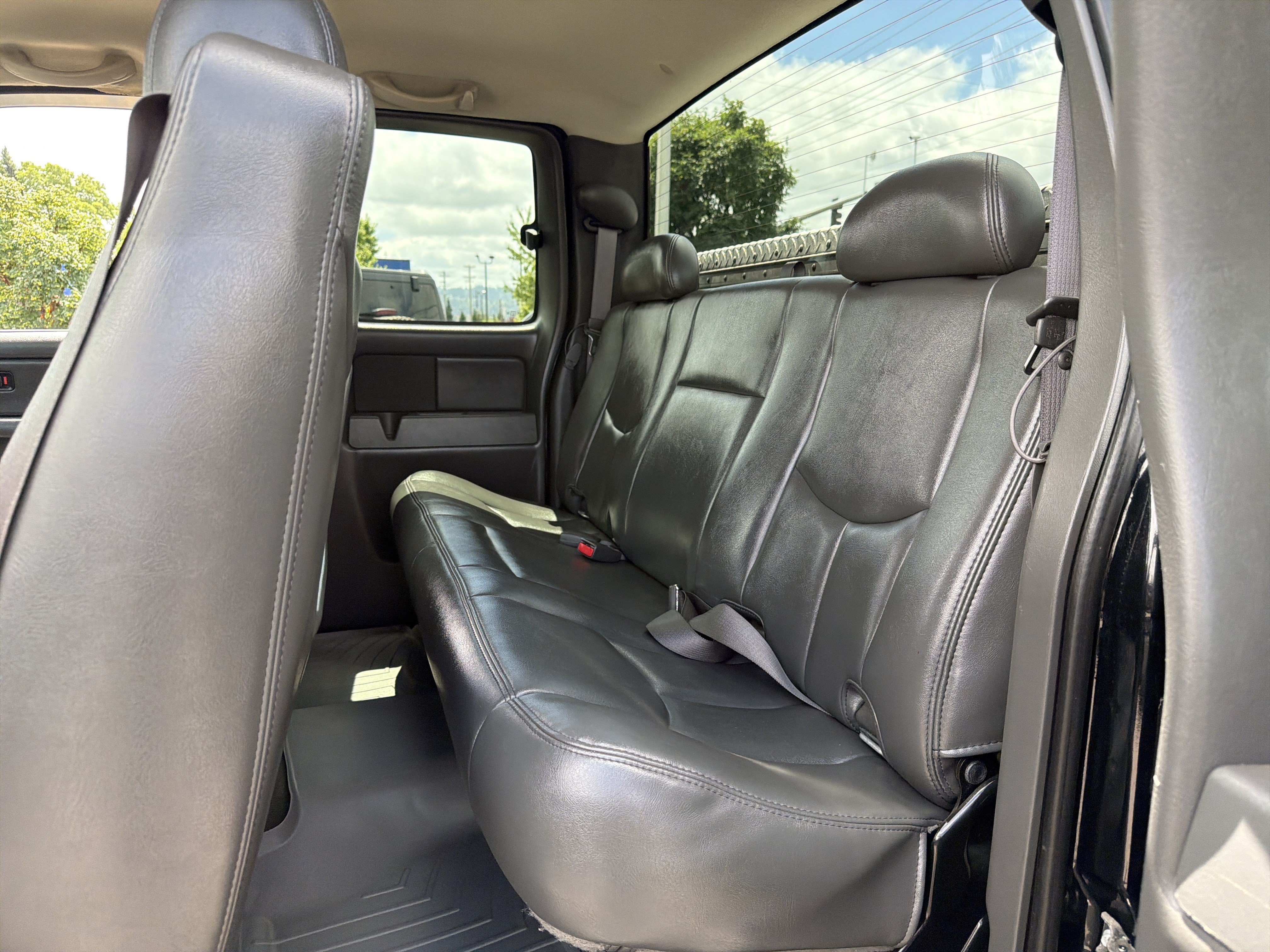 Used 2005 Chevrolet Silverado 2500 LT w/ Heavy-Duty Power Package AWD/4WD image 11