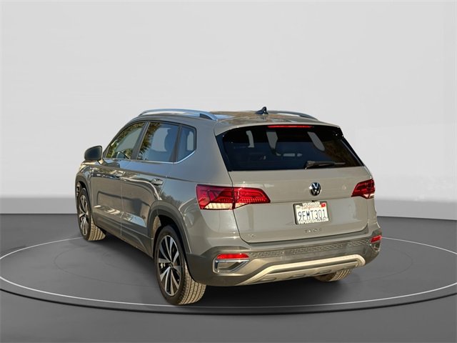 Used 2023 Volkswagen Taos SE w/ Panoramic Sunroof Package image 5