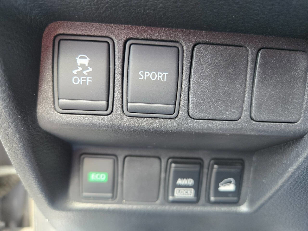 Used 2015 Nissan Rogue S AWD/4WD image 16