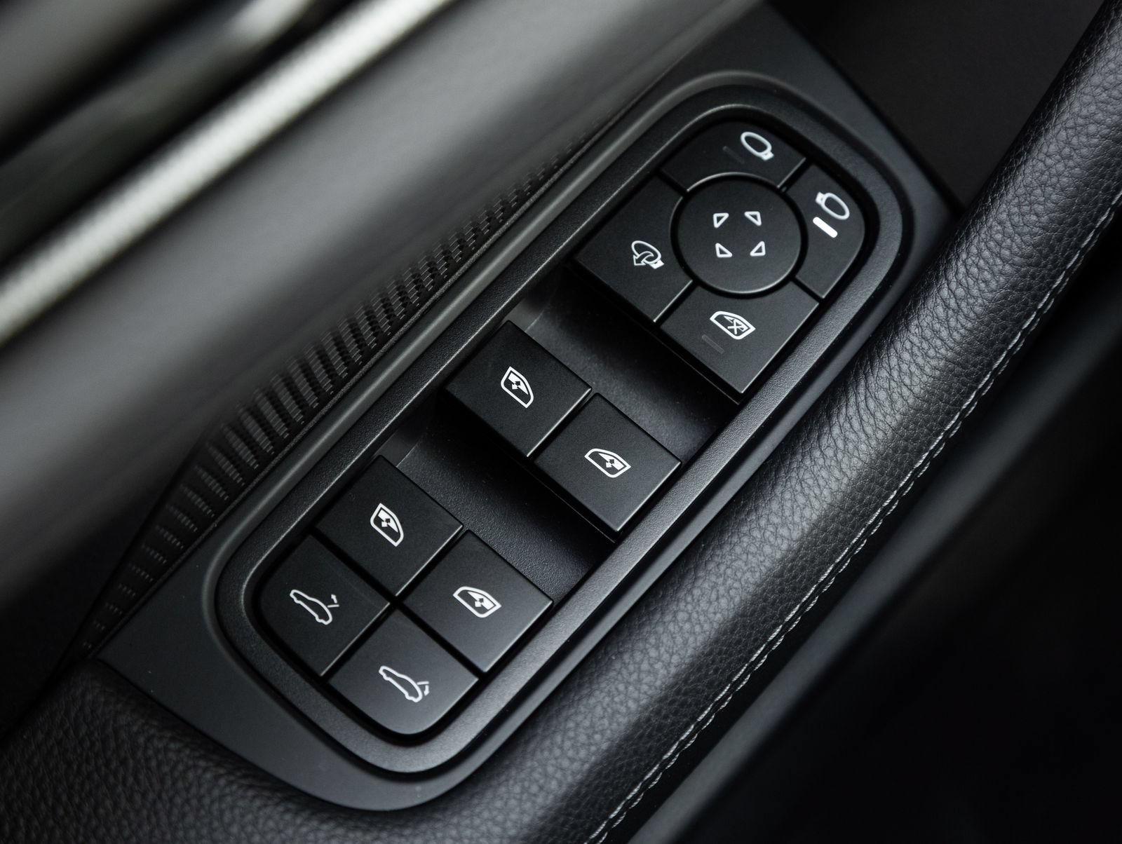 Certified 2025 Porsche Panamera image 20