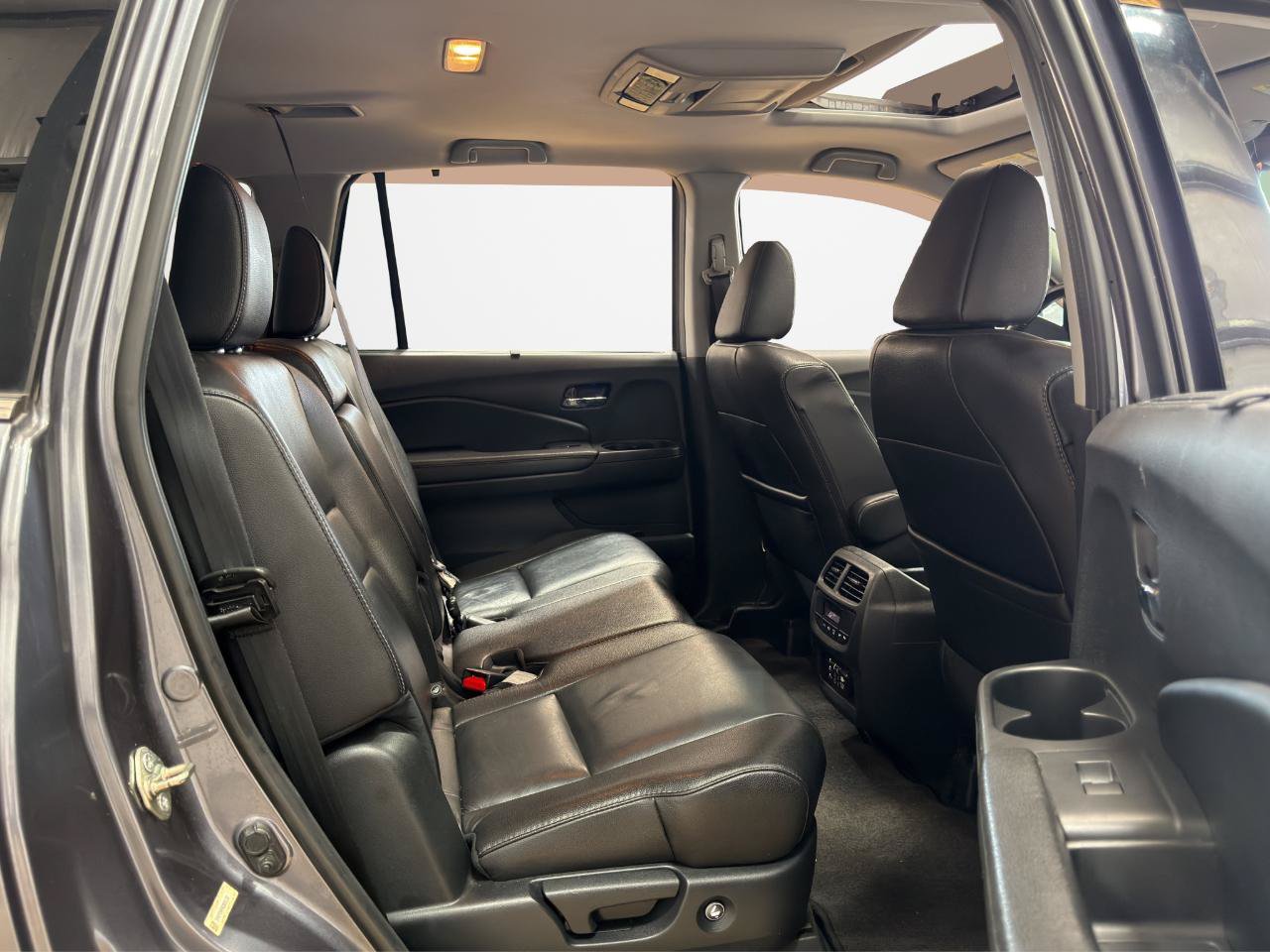 Used 2016 Honda Pilot Touring image 28
