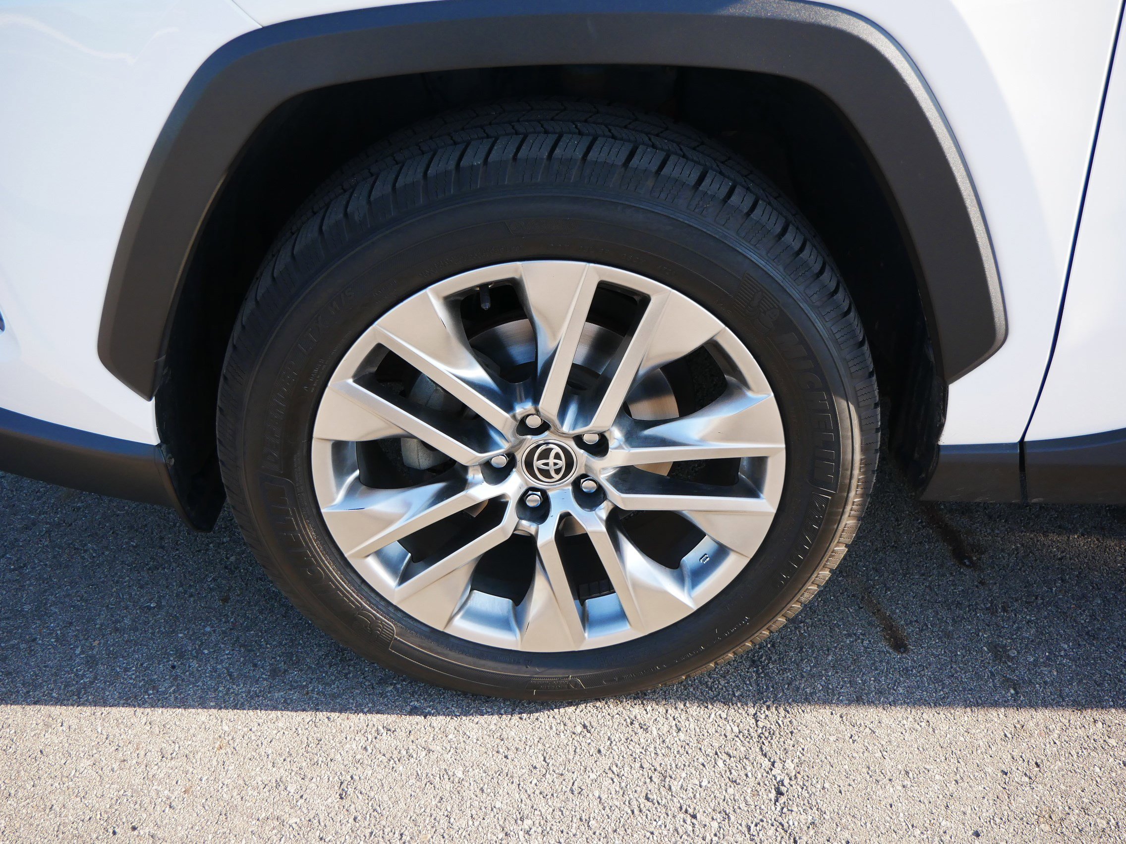 Used 2020 Toyota RAV4 XLE Premium image 11