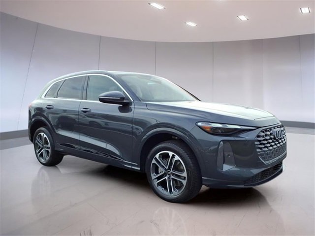 Used 2025 Audi Q5 Premium w/ Convenience Package image 1