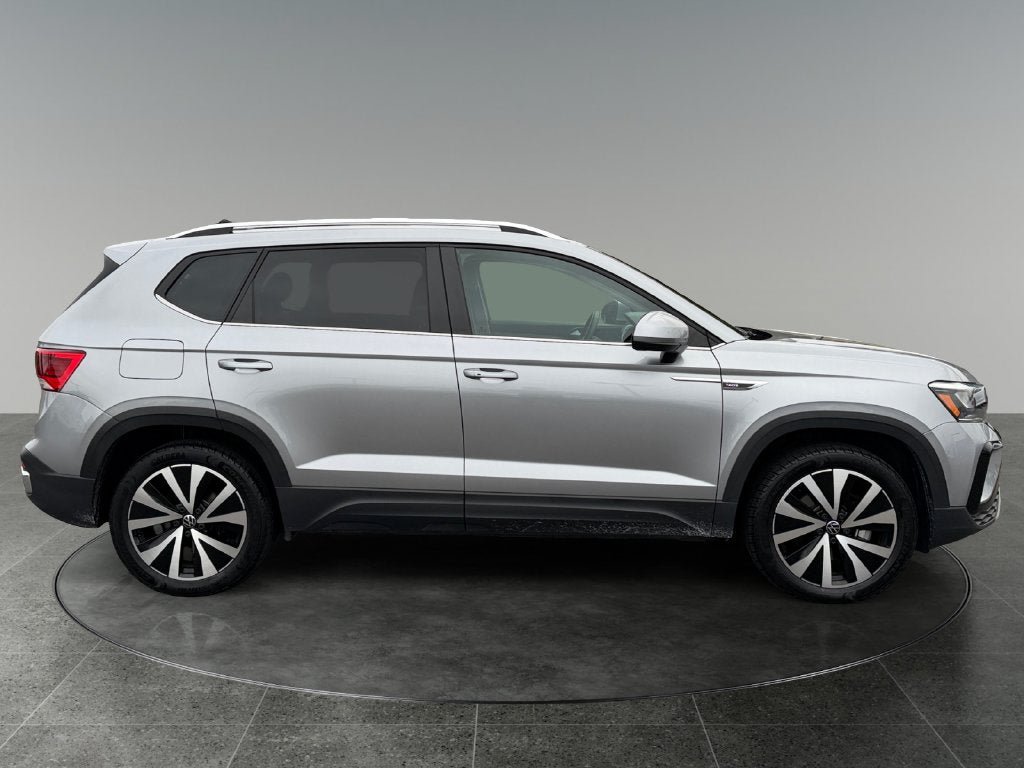 Used 2023 Volkswagen Taos SE w/ Panoramic Sunroof Package AWD/4WD image 10