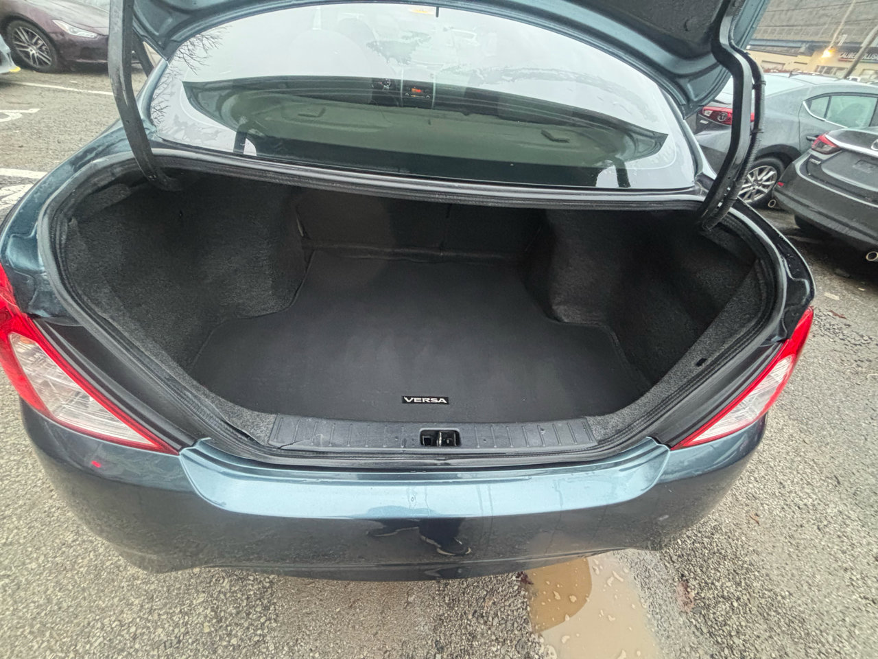 Used 2015 Nissan Versa SV image 12