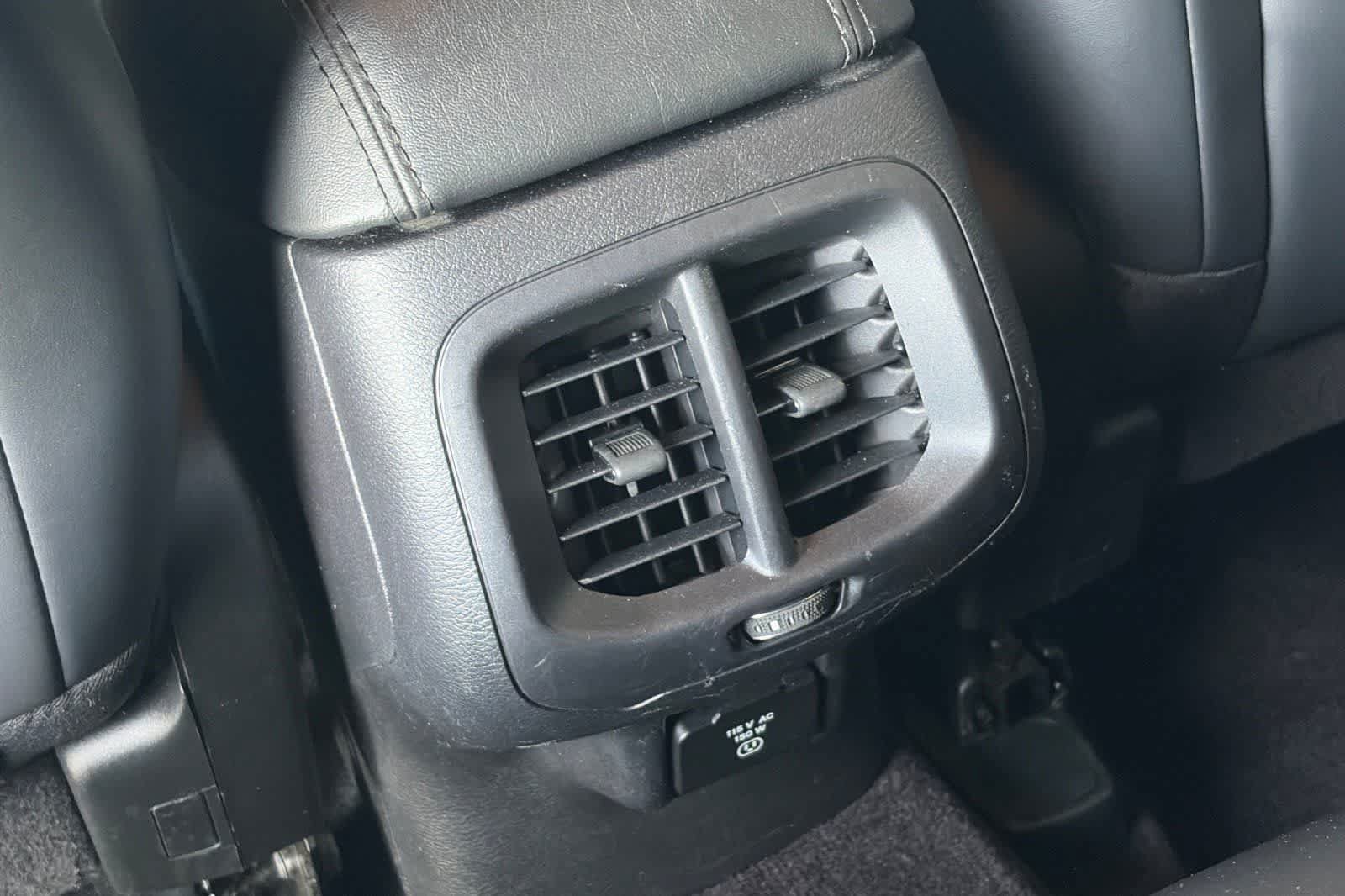 Used 2017 Jeep Cherokee Overland w/ Technology Group FWD image 15