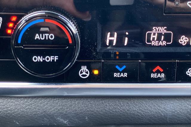 Used 2023 Nissan Rogue SL w/ SL Premium Package image 34