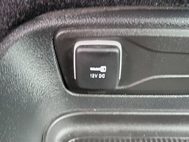 Used 2025 Chrysler Pacifica Select image 17