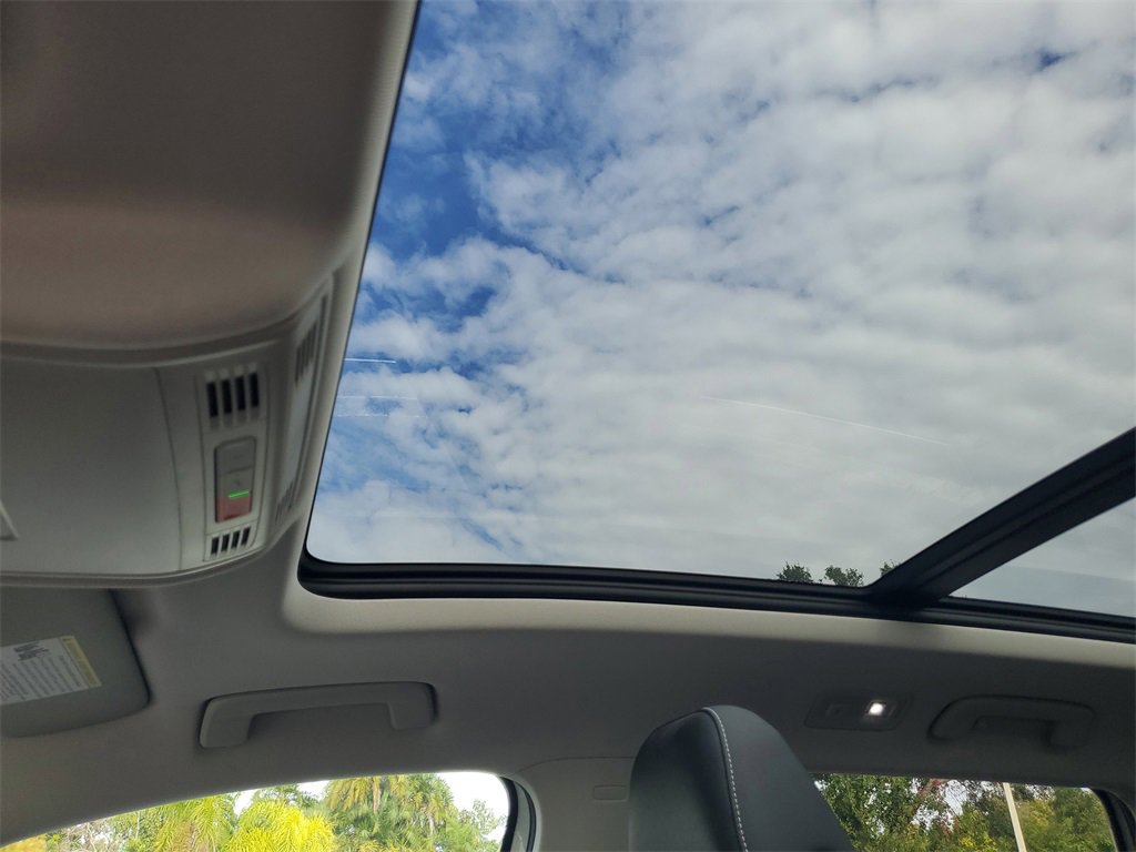 Used 2022 Volkswagen Taos SEL image 31