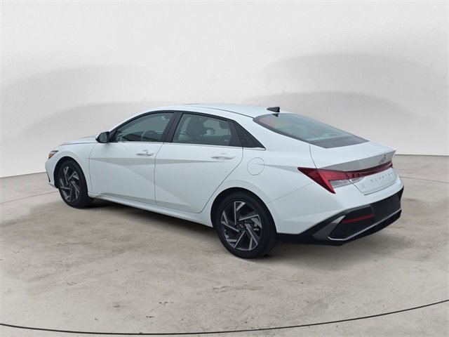 Used 2025 Hyundai Elantra SEL image 3