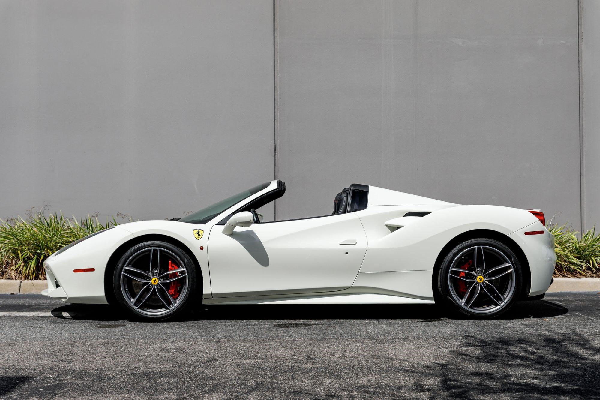 Used 2019 Ferrari 488 Spider RWD image 2
