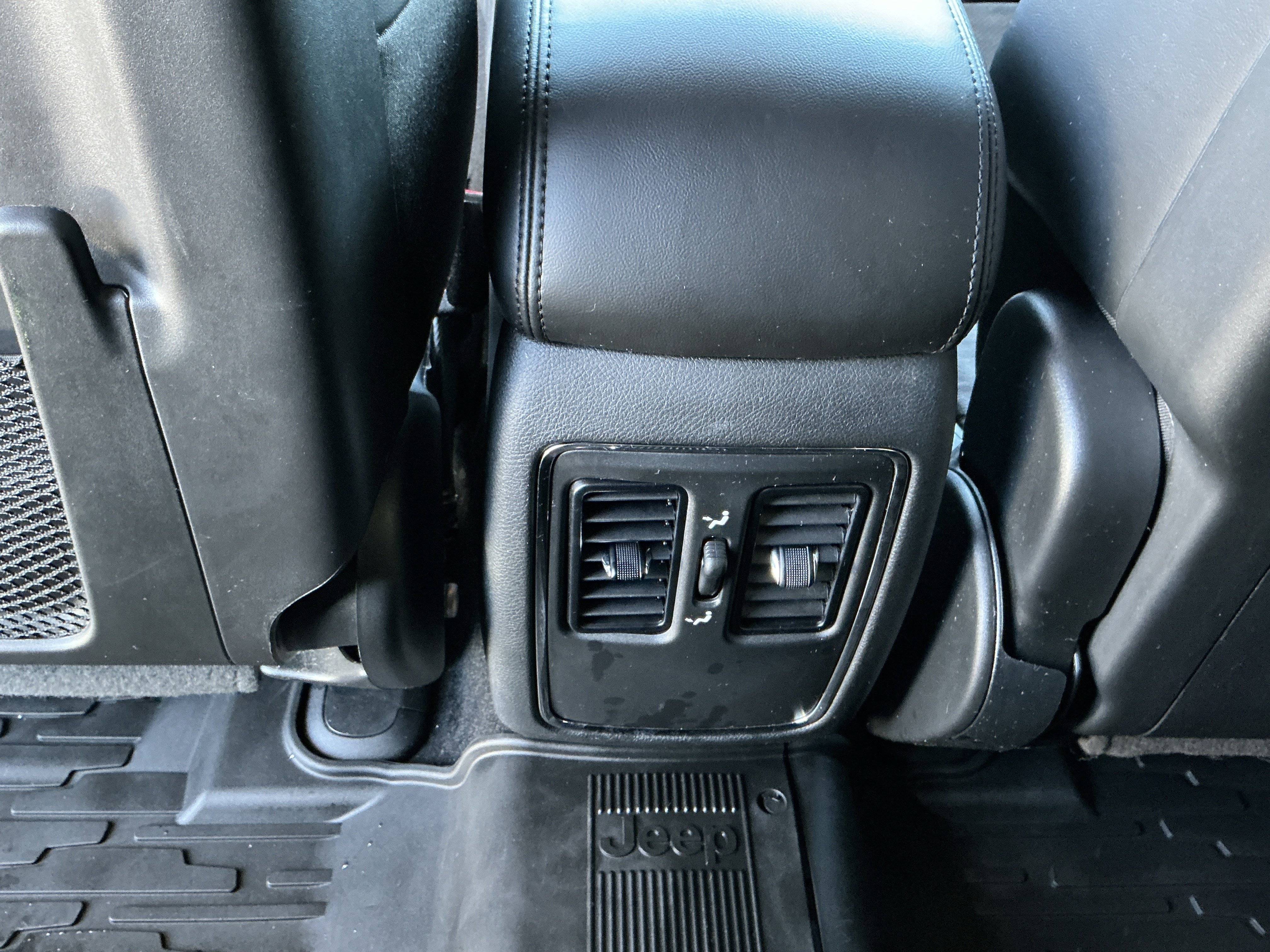 Used 2020 Jeep Grand Cherokee Laredo w/ Quick Order Package 2BN North image 28