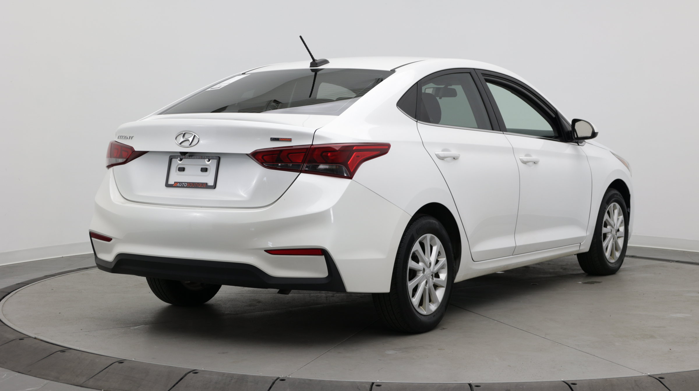 Used 2022 Hyundai Accent SEL FWD image 7