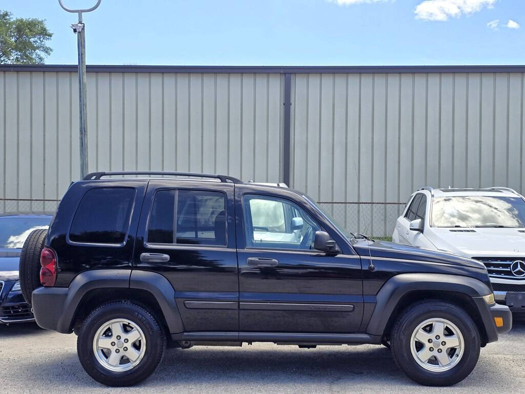 Used 2006 Jeep Liberty Sport AWD/4WD image 2