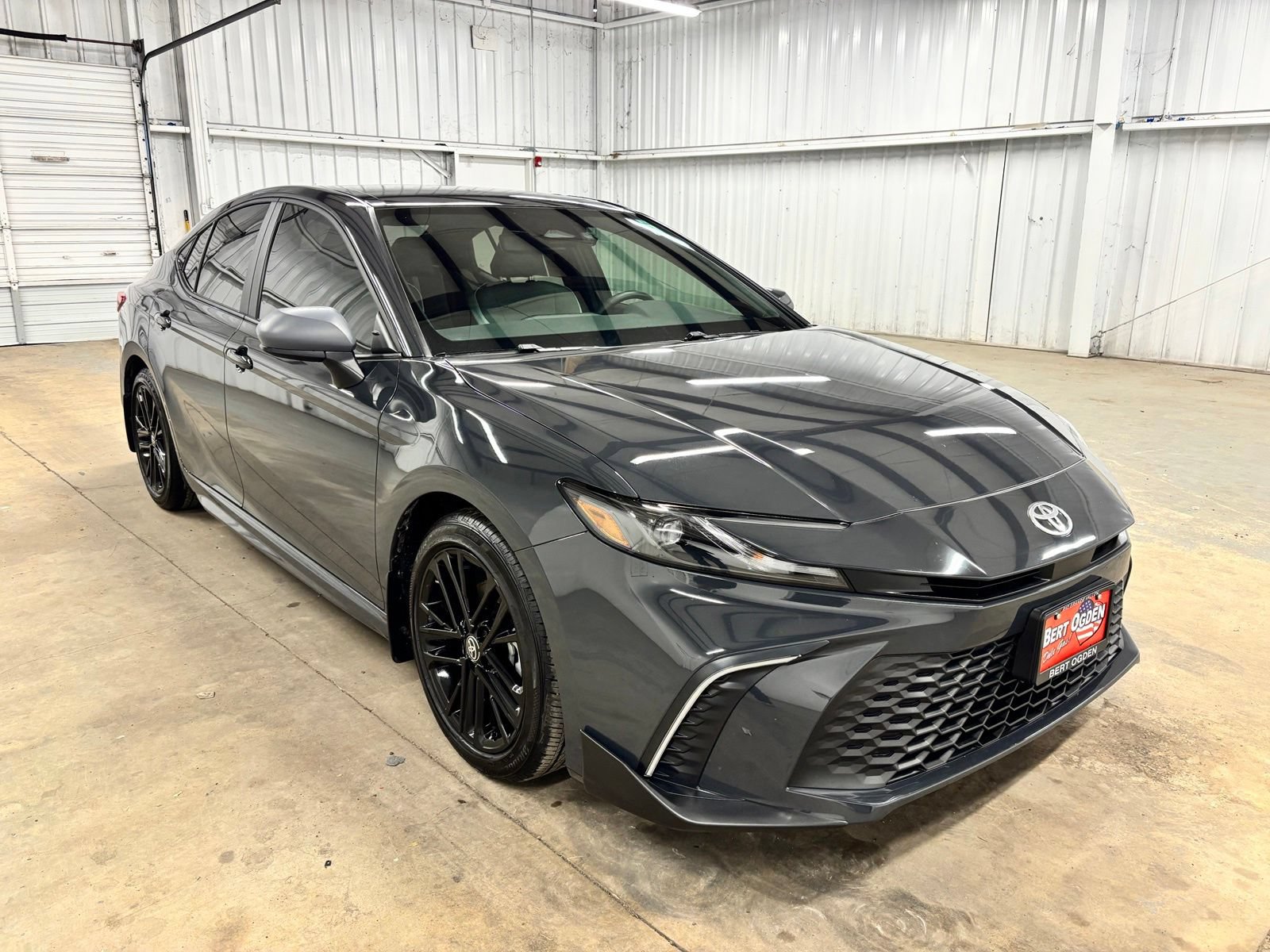 Used 2026 Toyota Camry SE FWD video 1
