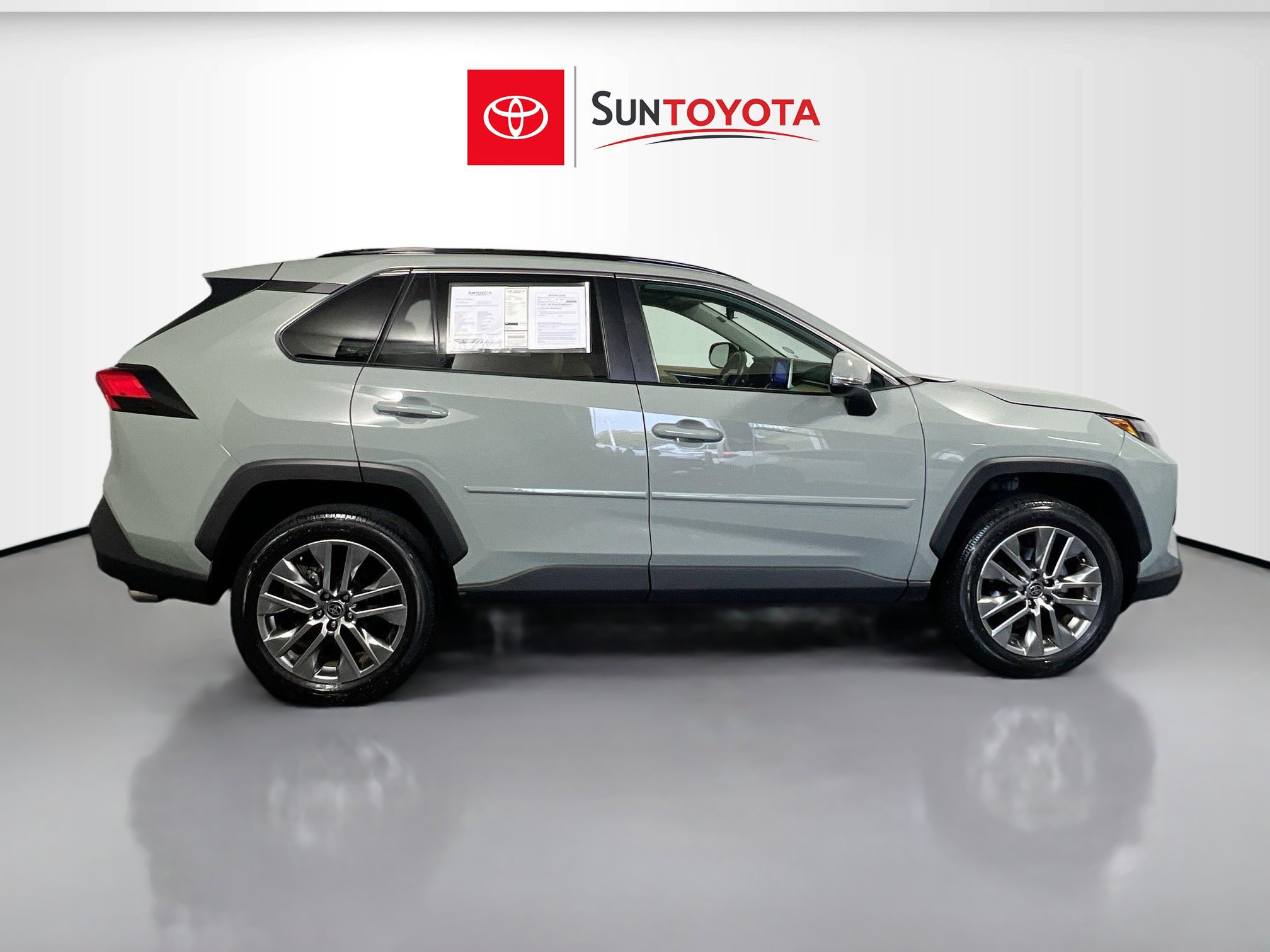 Used 2023 Toyota RAV4 XLE Premium image 2