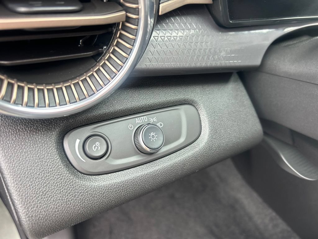 Certified 2024 Chevrolet Trax ACTIV FWD image 33