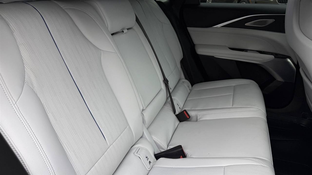 Used 2024 Cadillac Lyriq Sport RWD image 39