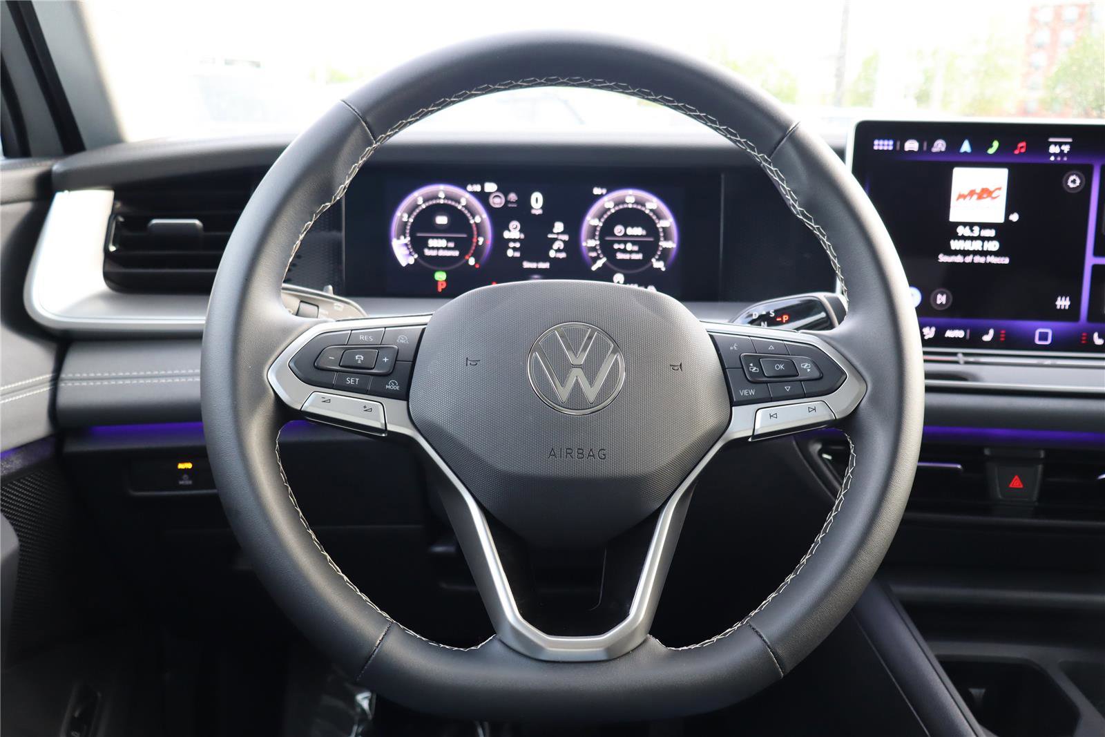 Certified 2025 Volkswagen Tiguan SE w/ Panoramic Sunroof Package image 15