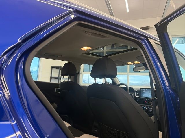 Used 2025 Hyundai Venue SEL image 39