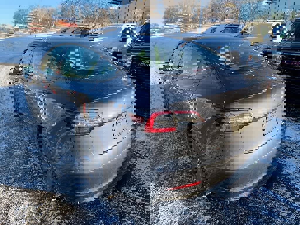 Used 2023 Tesla Model 3 Standard Range image 3