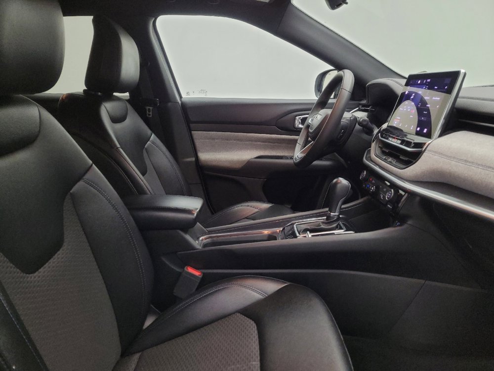 Used 2024 Jeep Compass Latitude image 21