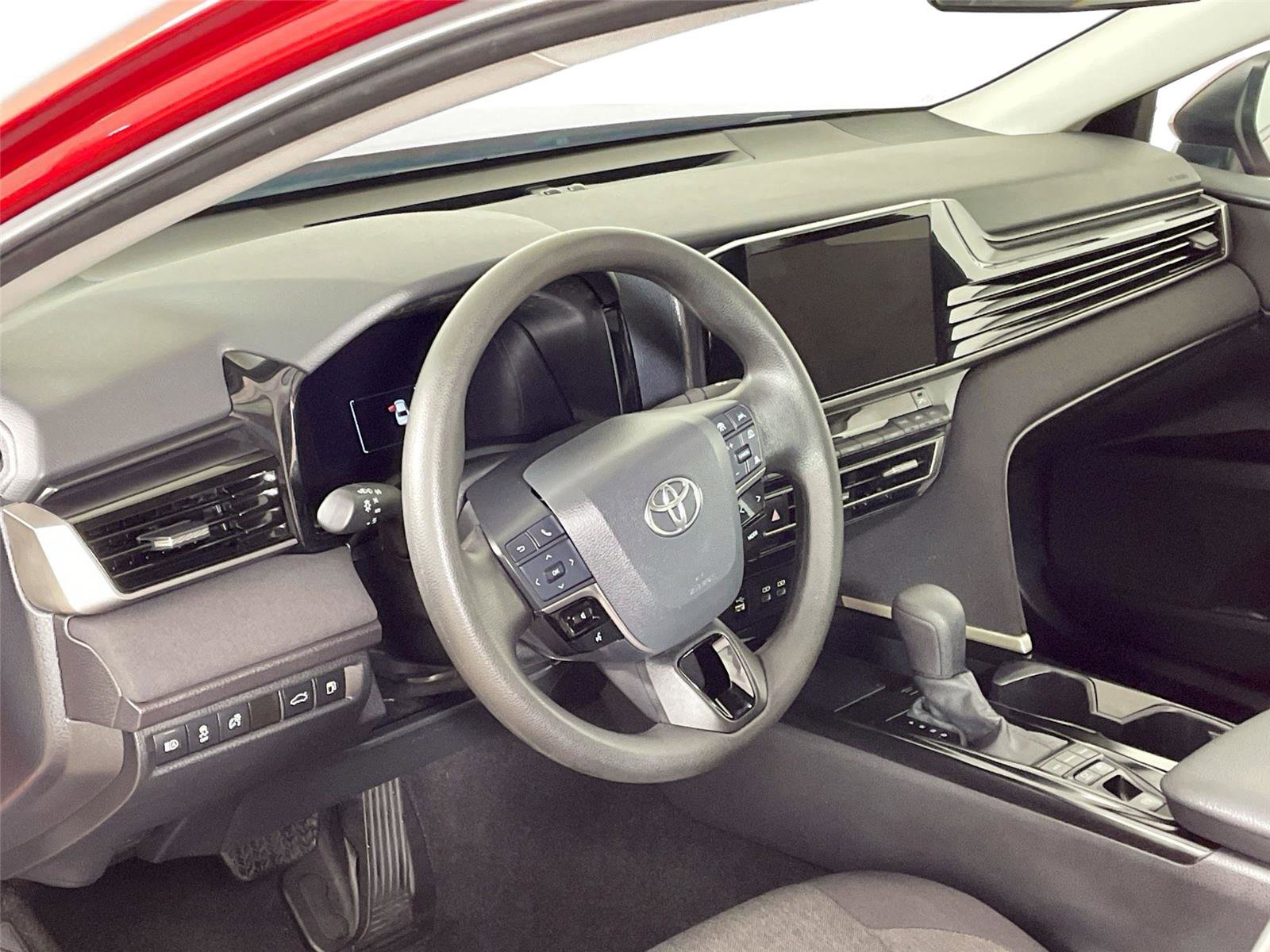 Used 2025 Toyota Camry LE image 9