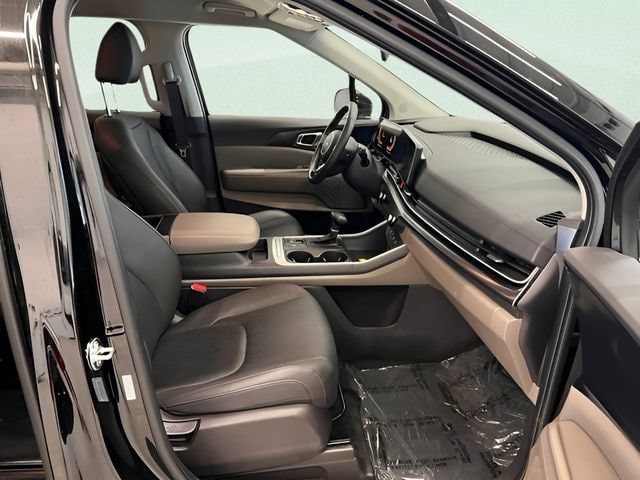 Used 2026 Kia Carnival FWD image 15