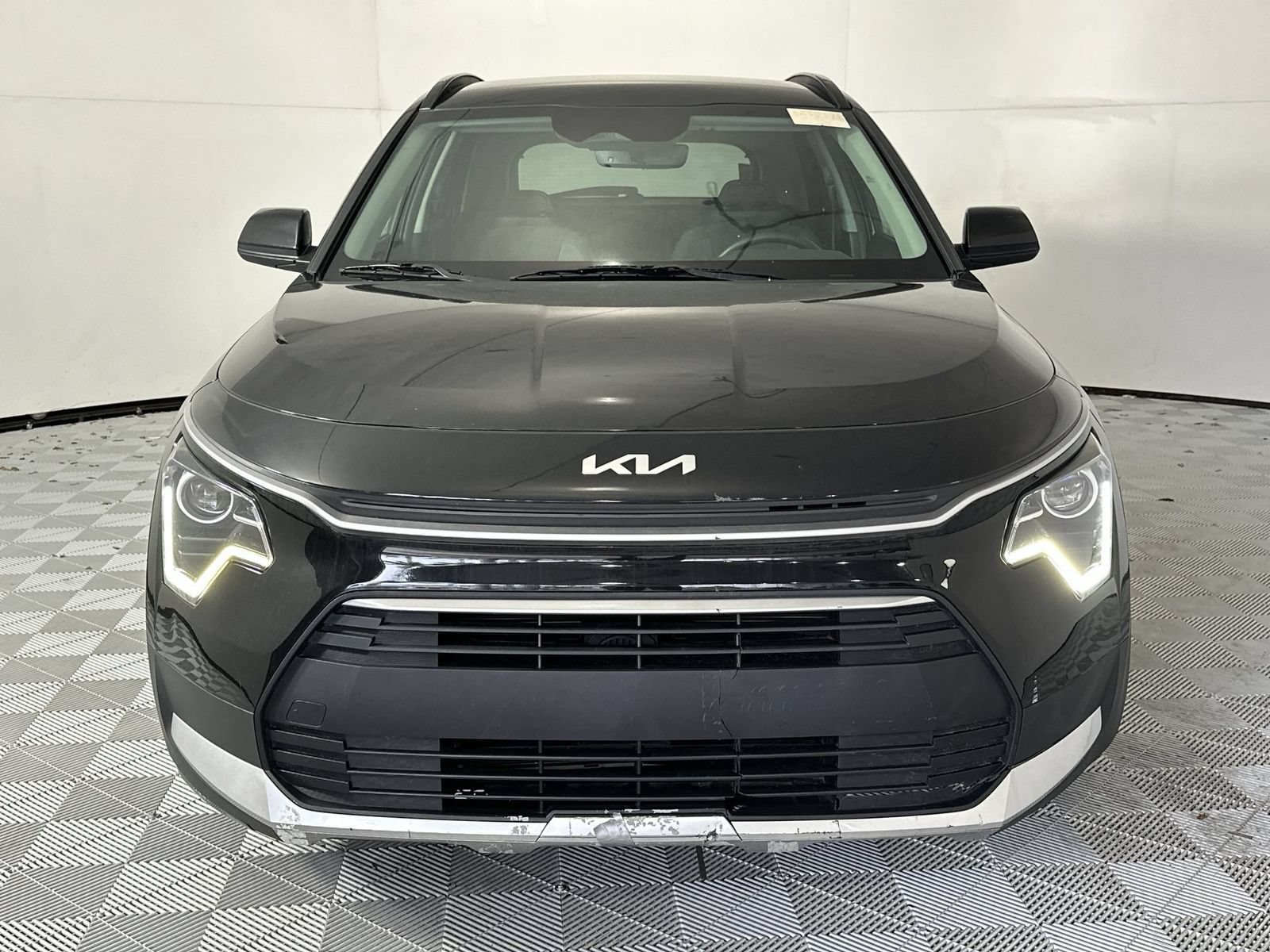 Used 2024 Kia Niro LX FWD image 3