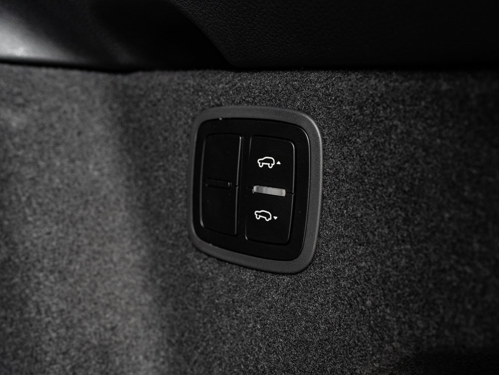 Certified 2024 Porsche Macan S image 23